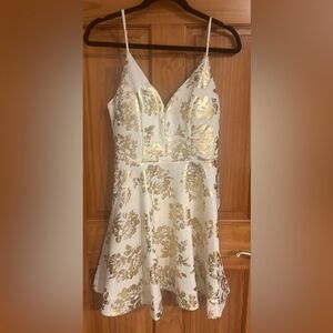 NWT creme with gold flowers size 9/10 semi formal dress.